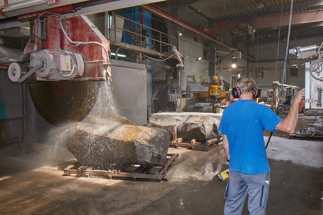 Steinverarbeitung – Weiterverarbeitung , sägen von Steinscheiben