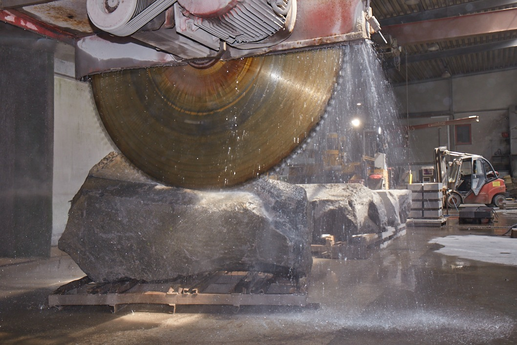 Steinverarbeitung – Riesenkreissäge