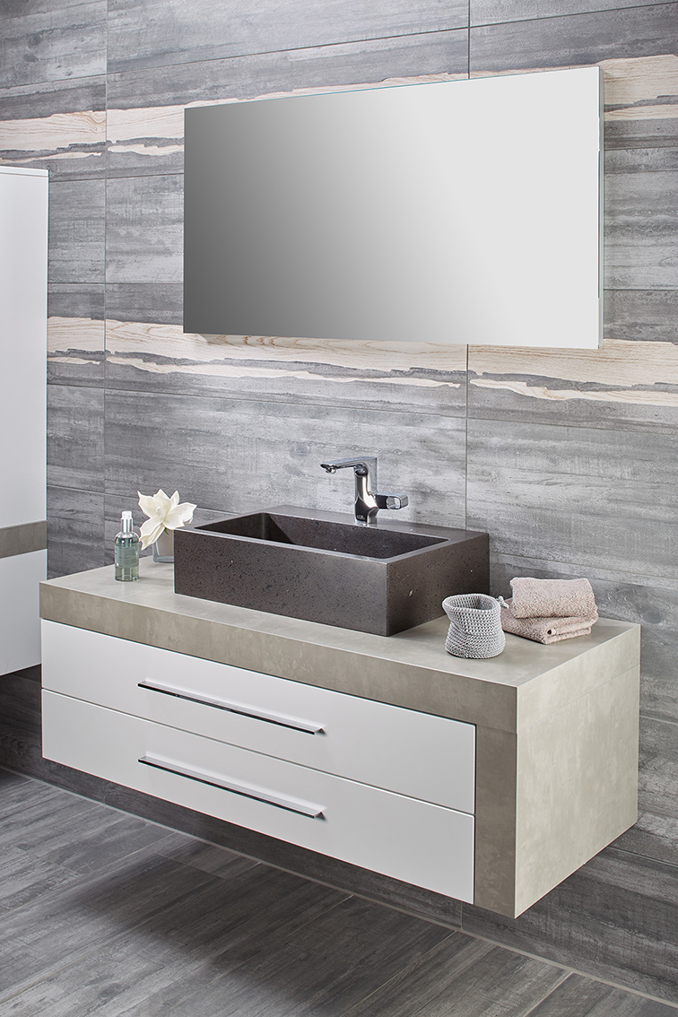 Waschbecken rechteckig mit Umfeld Bad