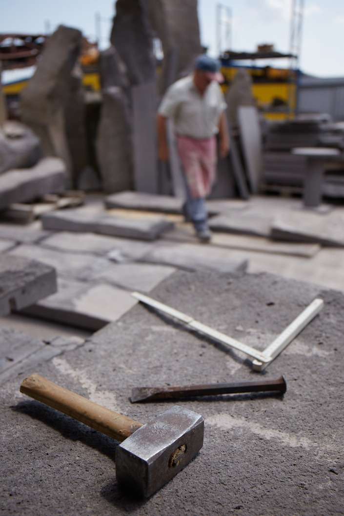 Steinverarbeitung – Weiterverarbeitung der Platten von Steinmetz