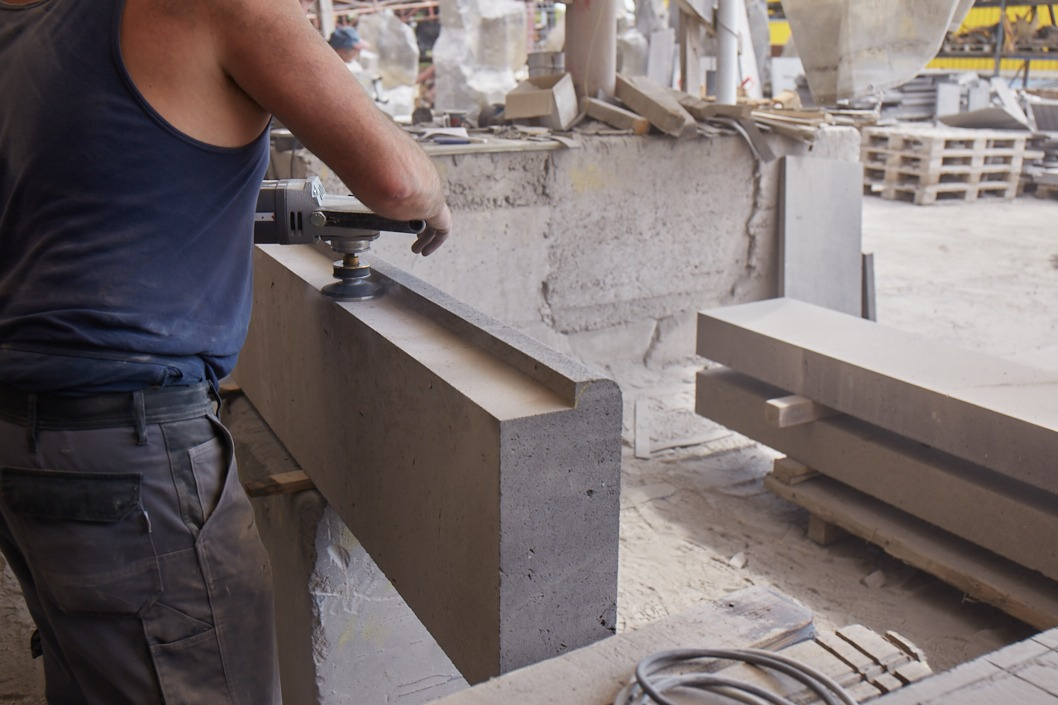 Steinverarbeitung - Bearbeitung, schleifen der Steine/Platten