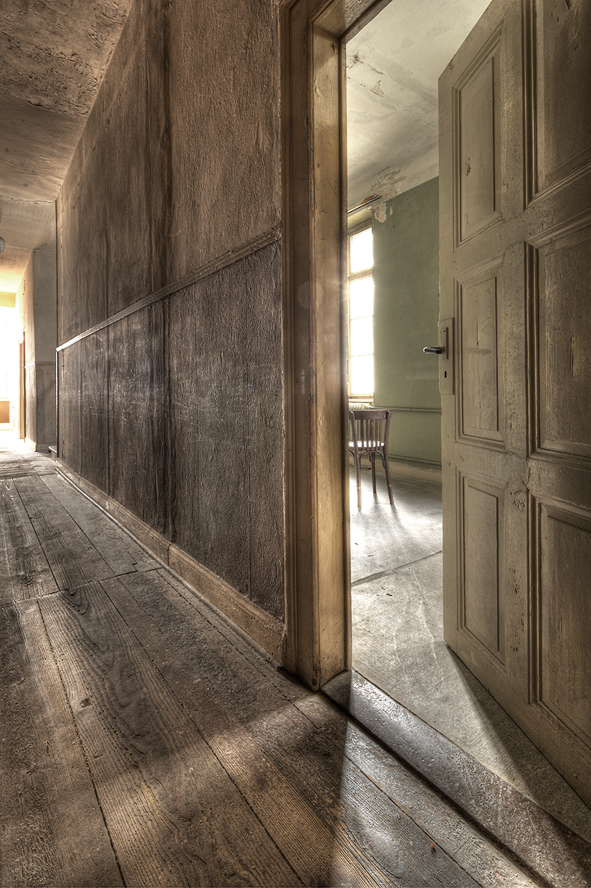 Durchblick von Flur in Zimmer