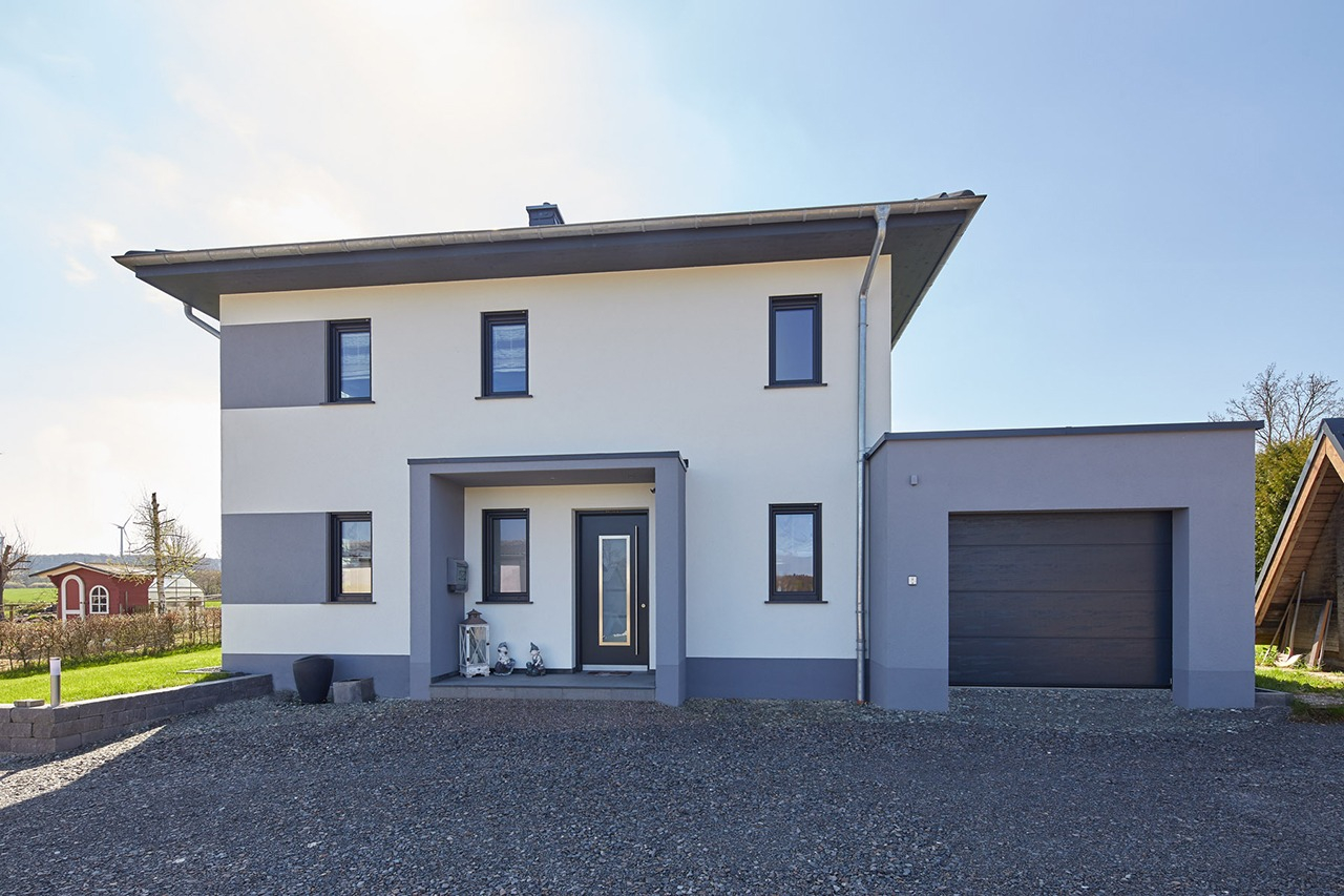 mit Retusche, entfernen v. Strommasten, Korrektur Haus- u. Garageneinfassung