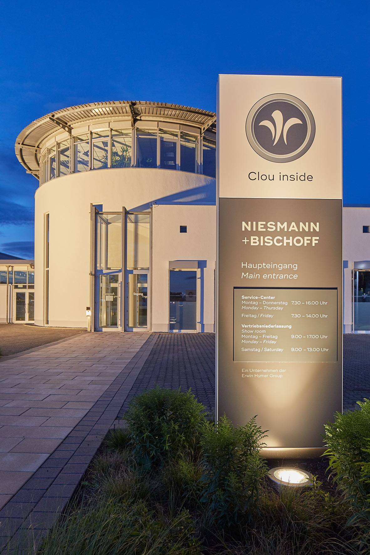 Polch, Verwaltungsgebäude Wohnmobilhersteller – blaue Stunde