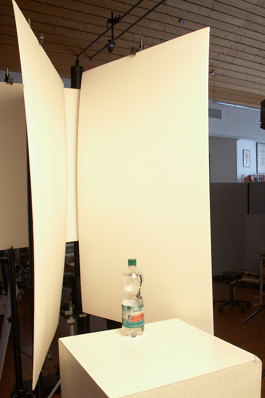 Aus- und Beleuchtungsaufwand für Getränkeflasche