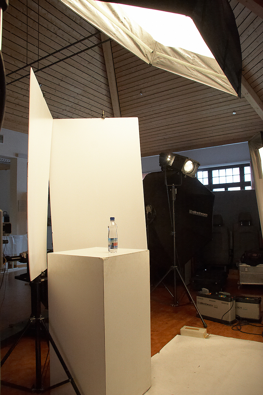 Aus- und Beleuchtungsaufwand für Getränkeflasche