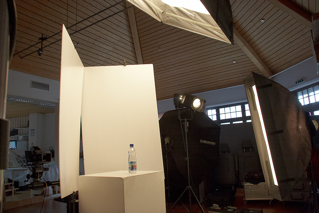 Aus- und Beleuchtungsaufwand für Getränkeflasche