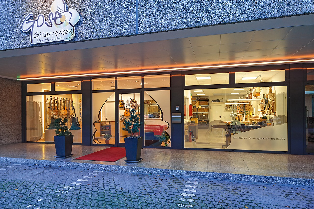 Bendorf, Gitarrenbauer – blaue Stunde