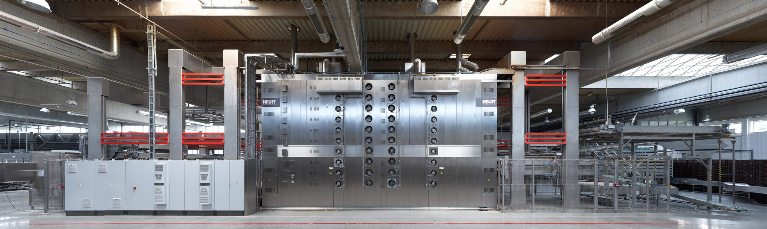 Panorama einer Backstrasse aus 14 Fotos