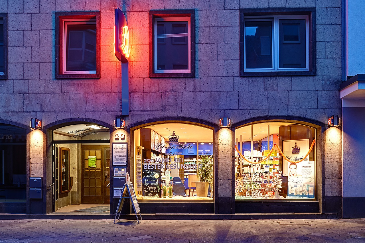 Neuwied, Apotheke – blaue Stunde