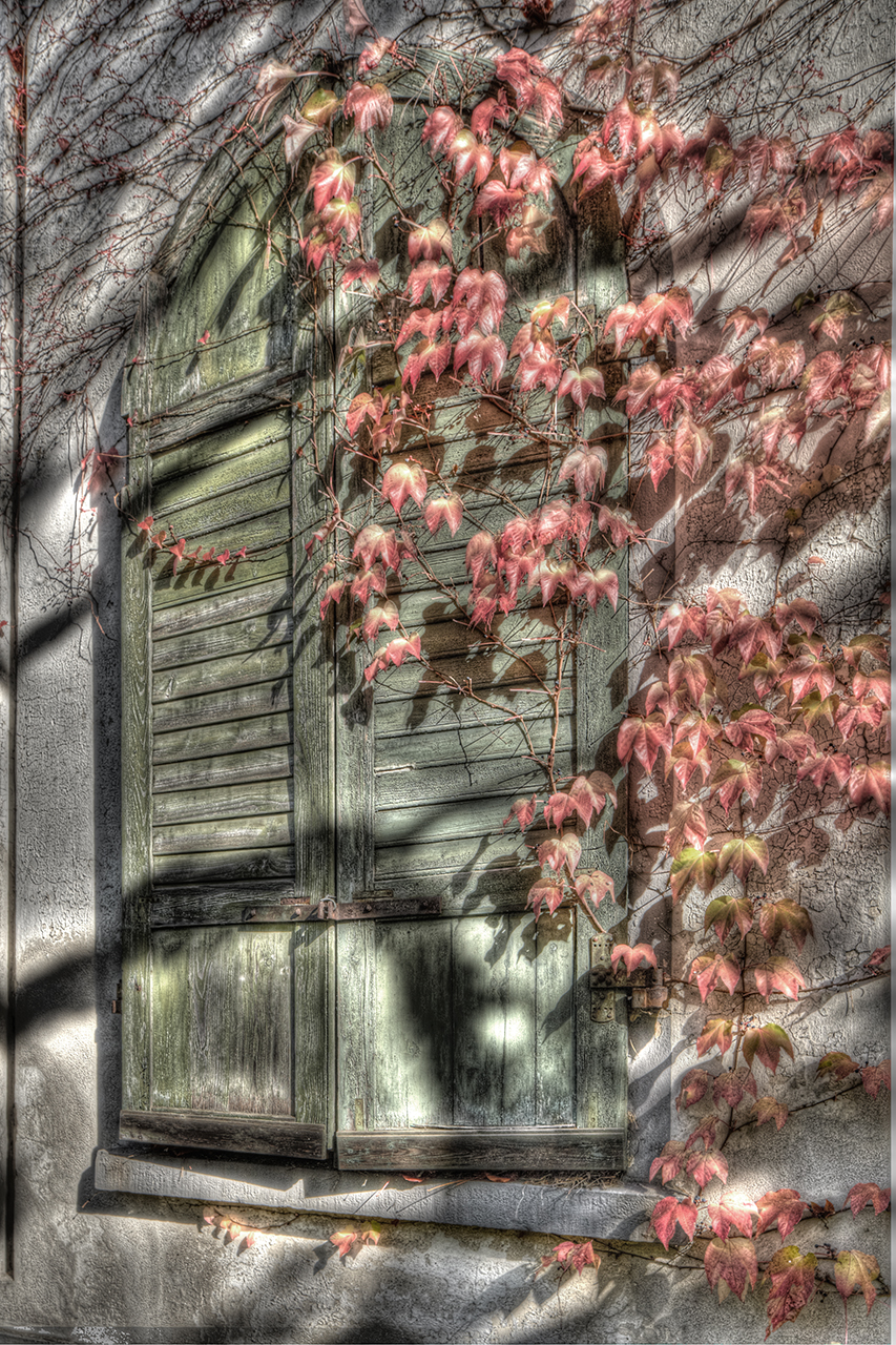 Fenster von Hotelfassade