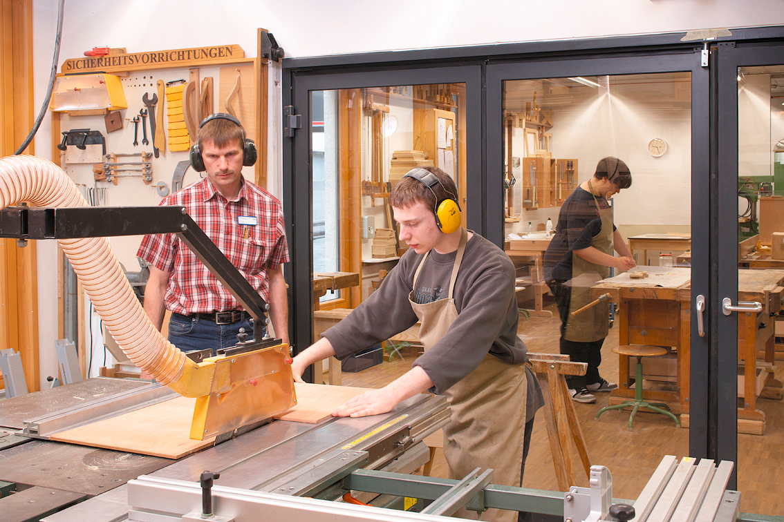 Ausbildung in Schreinerwerkstatt
