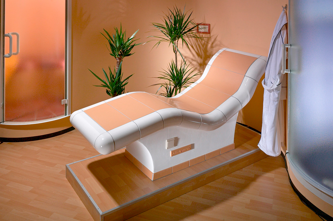 keramische Liege für Saunabereich